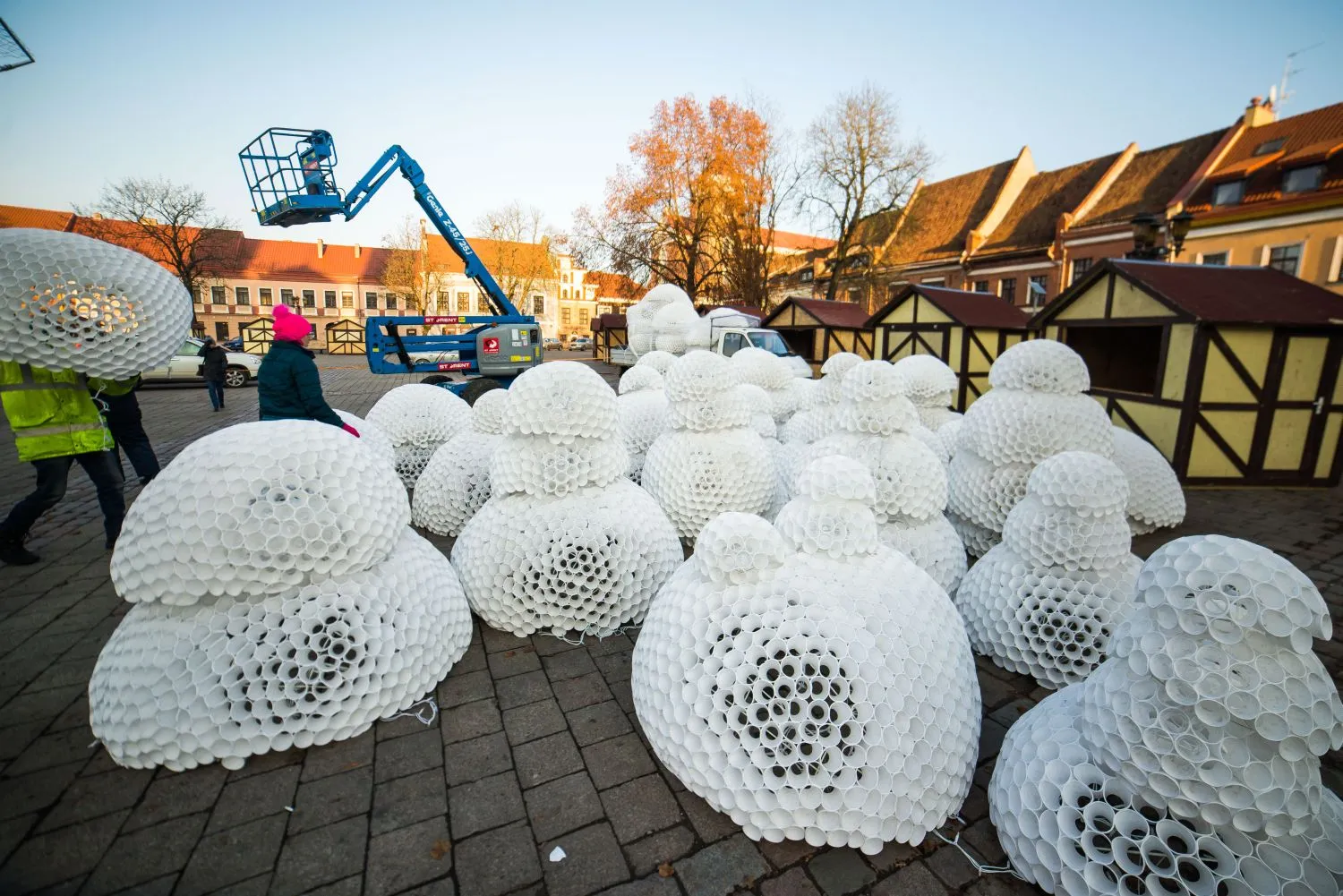 Debesų eglutės statybos Rotušės aikštėje
