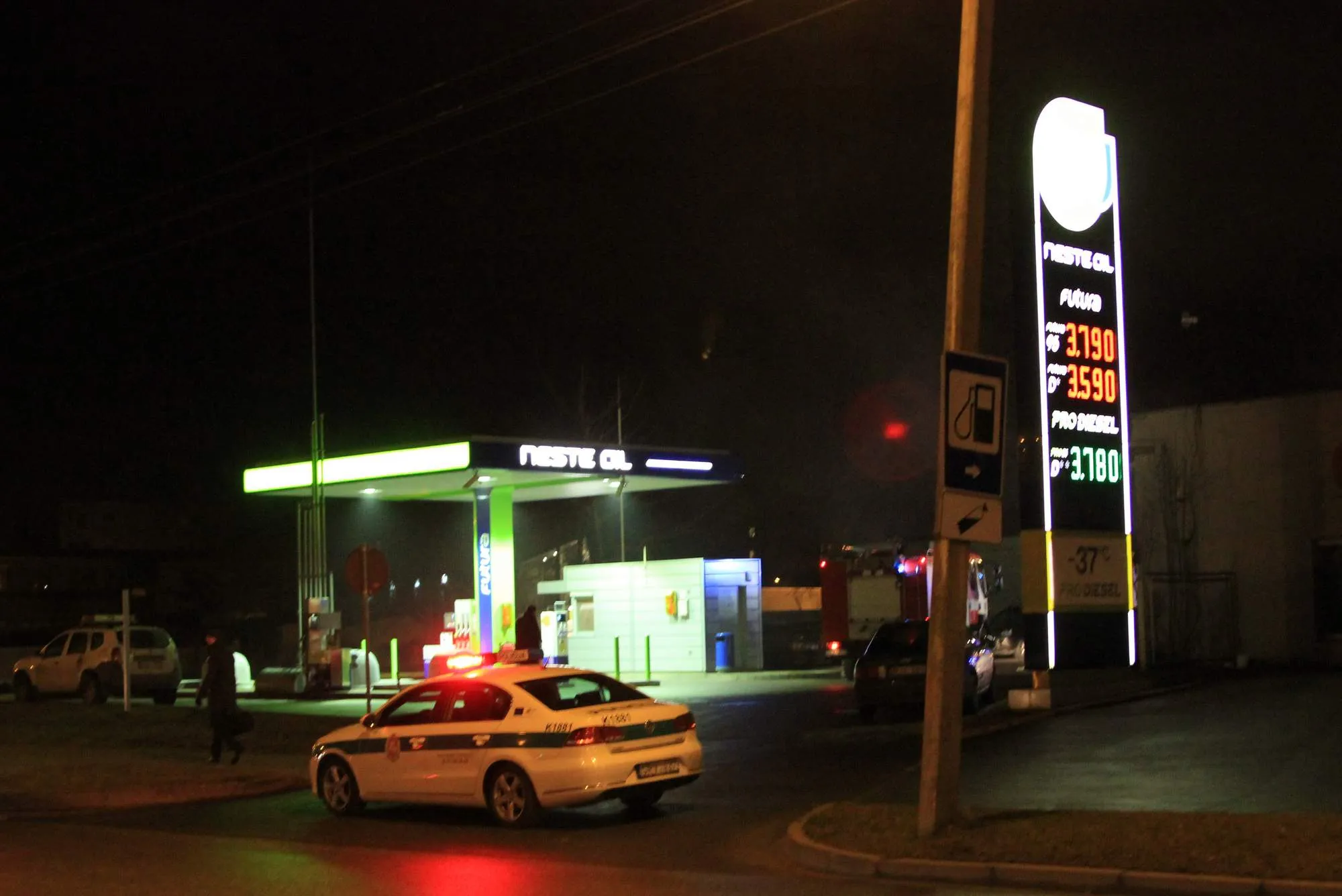 Gaisras šalia degalinės