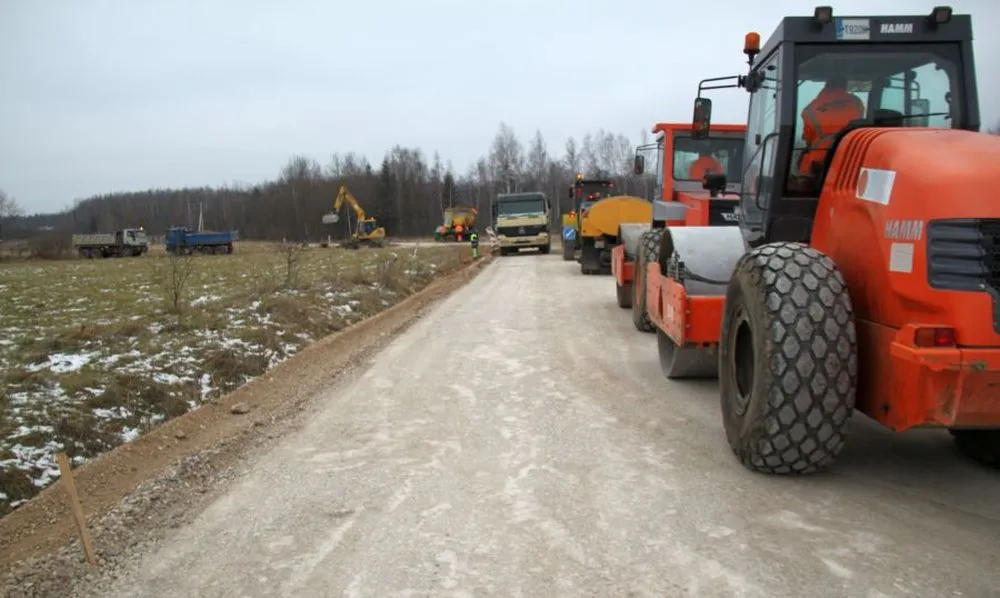 Kauno rajone sparčiai asfaltuojami žvyrkeliai