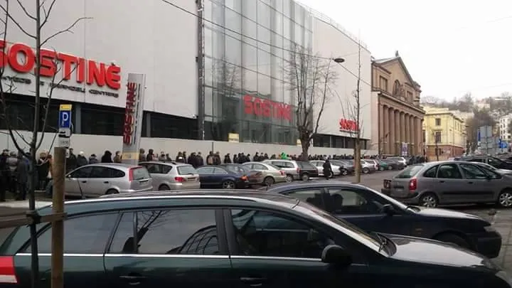 Kauniečiai skubėjo įsigyti auksinę euro monetą