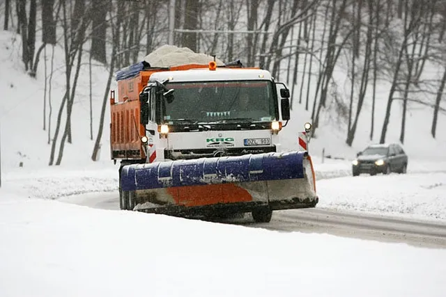 Gatvės žiemą barstomos nuodais