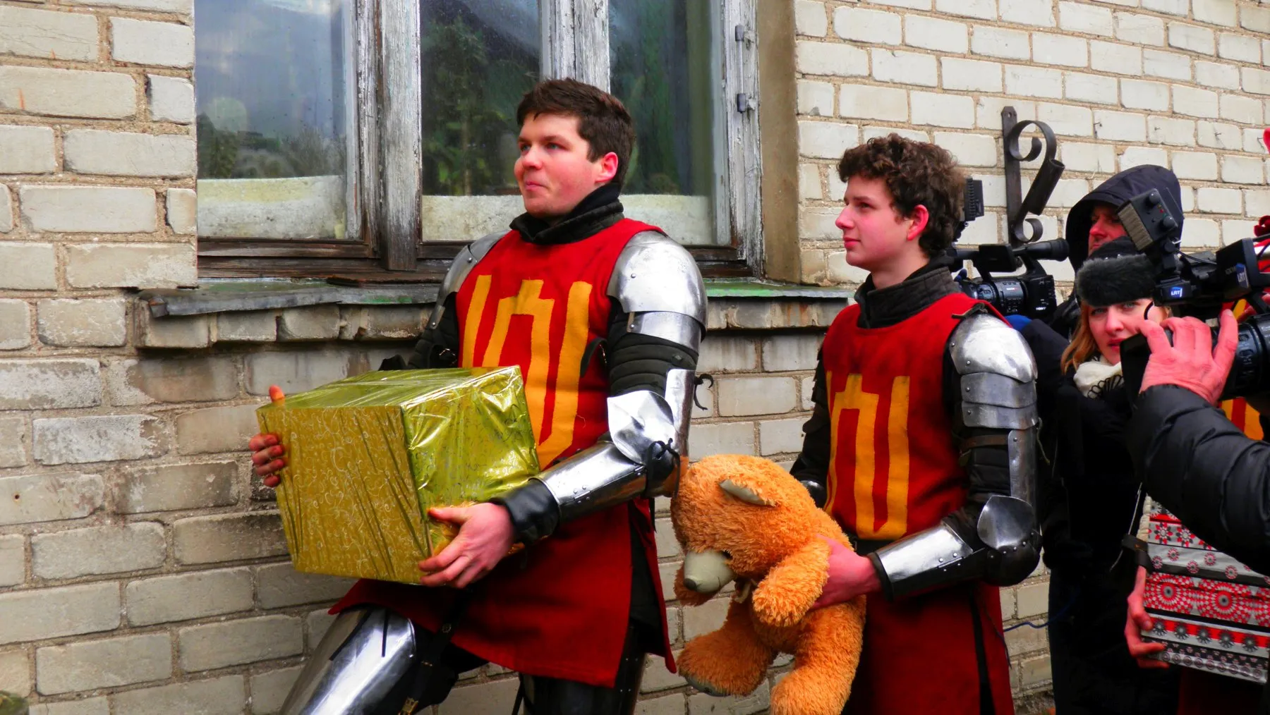 Riteriai kauniečiams dovanojo dovanas