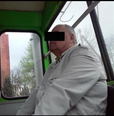 Vyresniosios kartos elgesys viešojoje erdvėjė