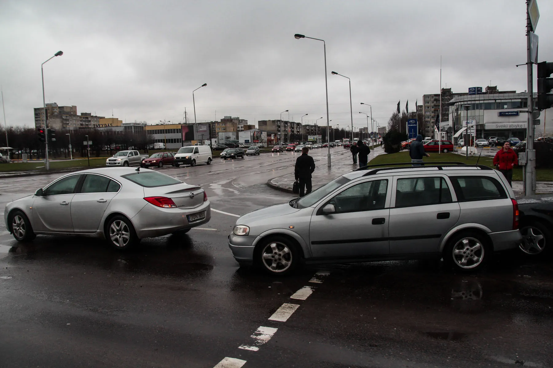 Keturių automobilių avarija