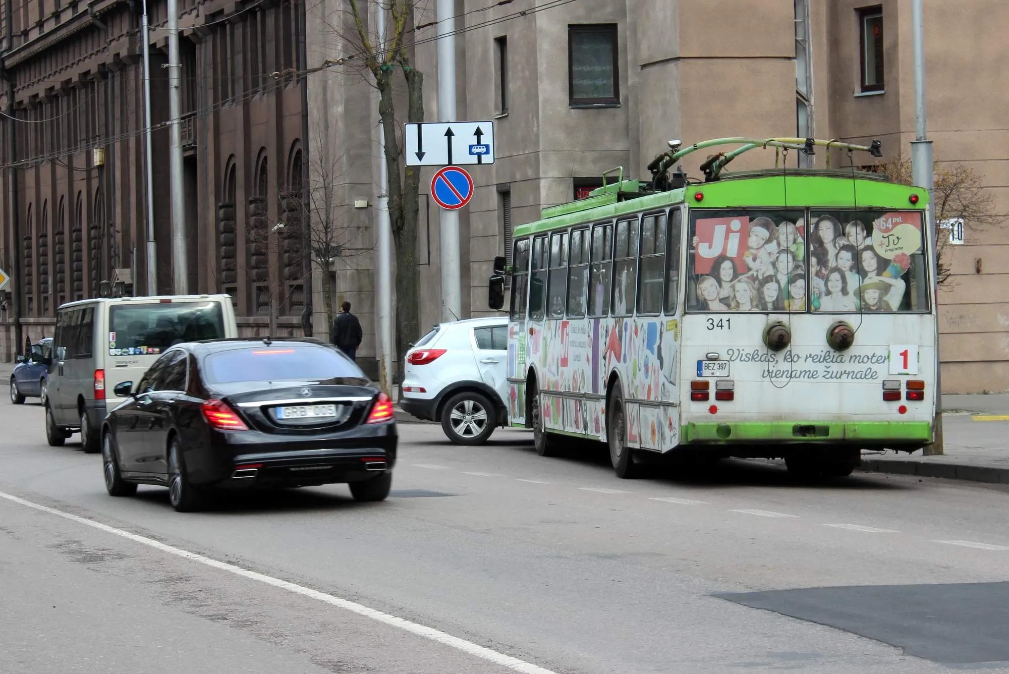 Troleibuso ir KIA avarija