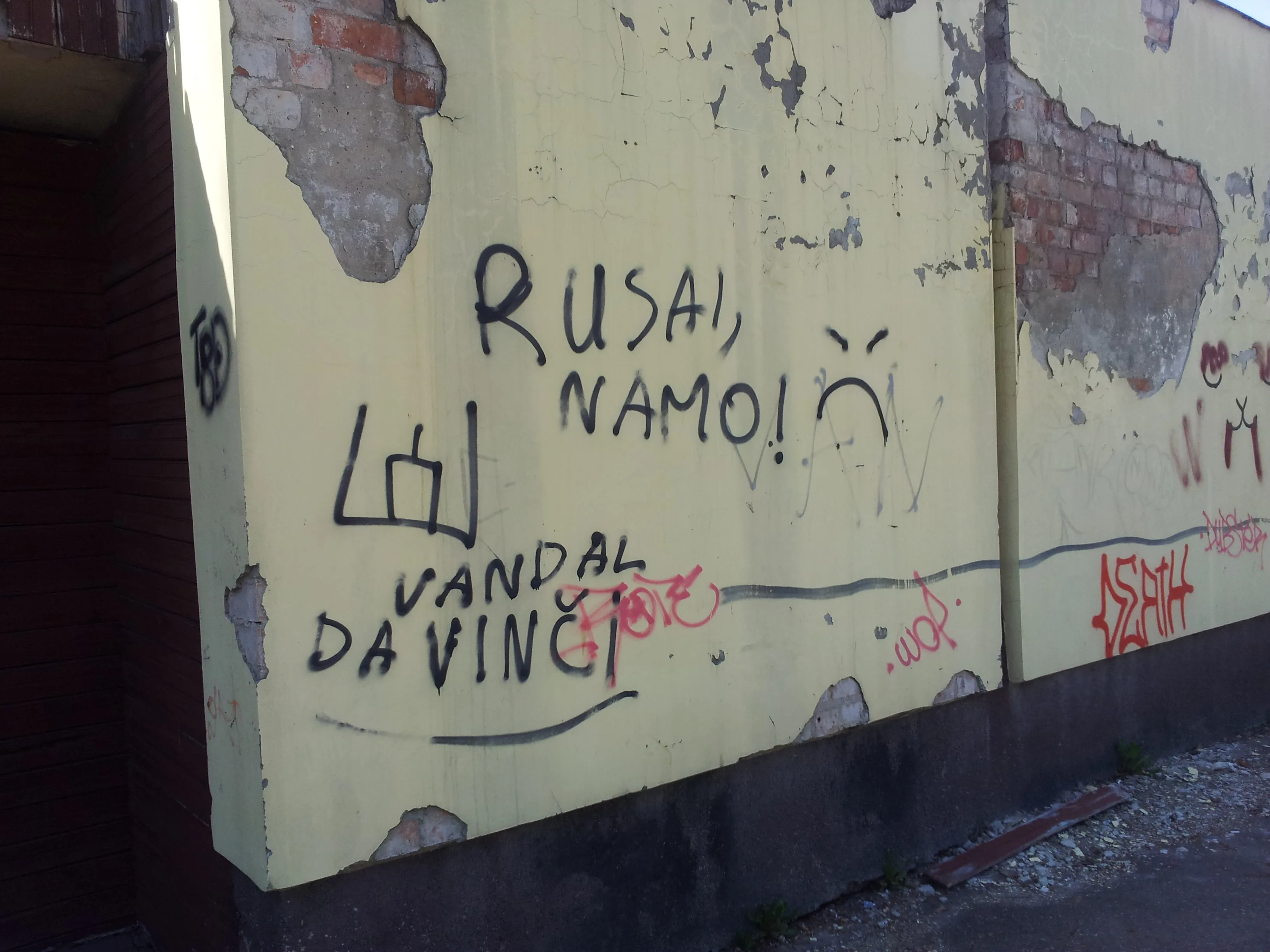 Nesantaiką kurstantys užrašai