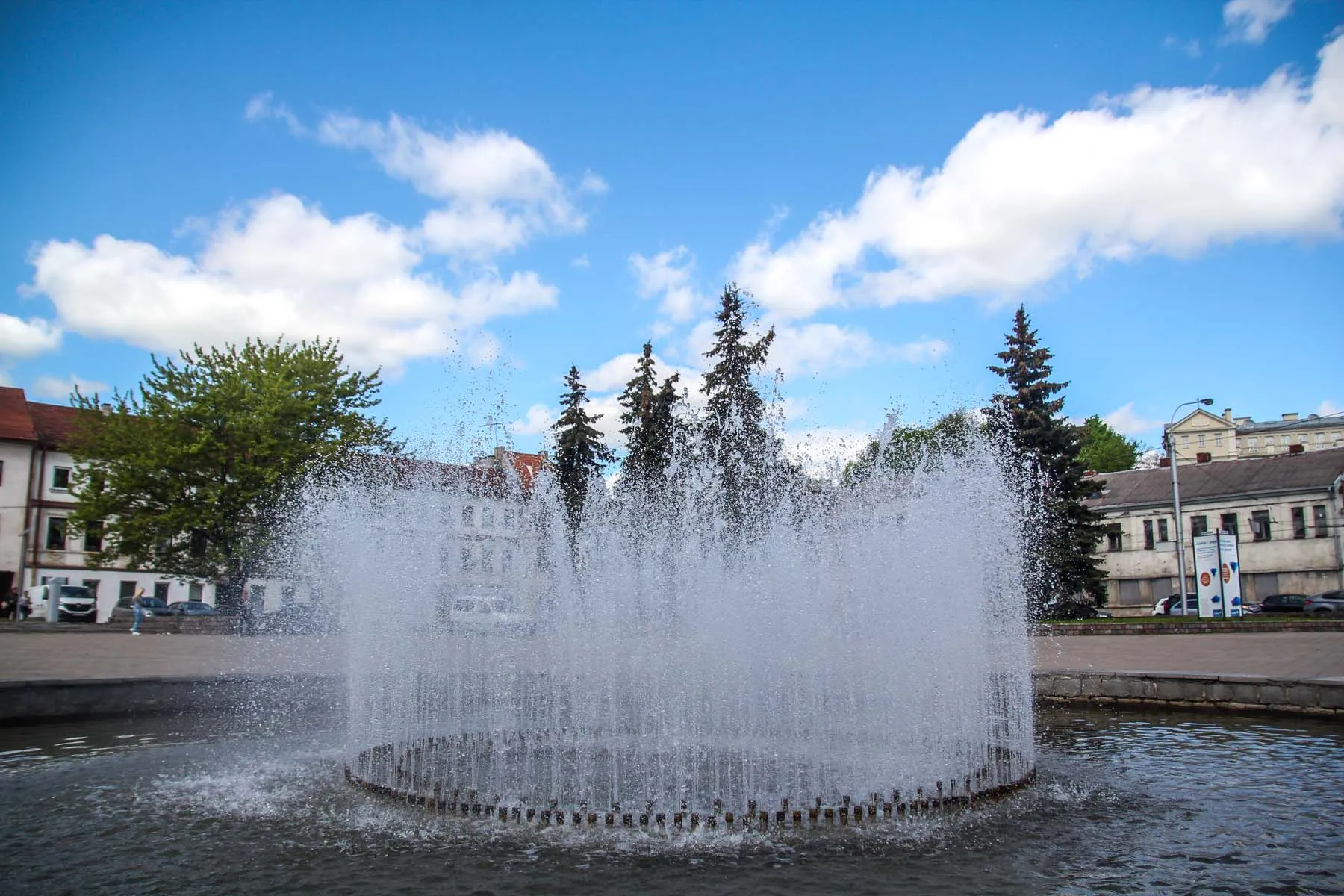 Miesto fontanai pasitinka vasarą