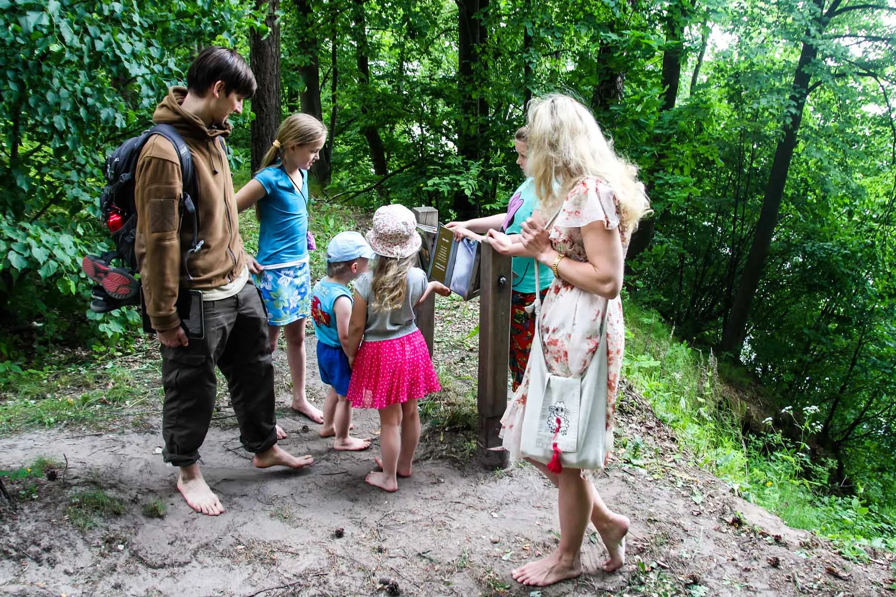 Žiegždrių geologinį taką įveikė basomis