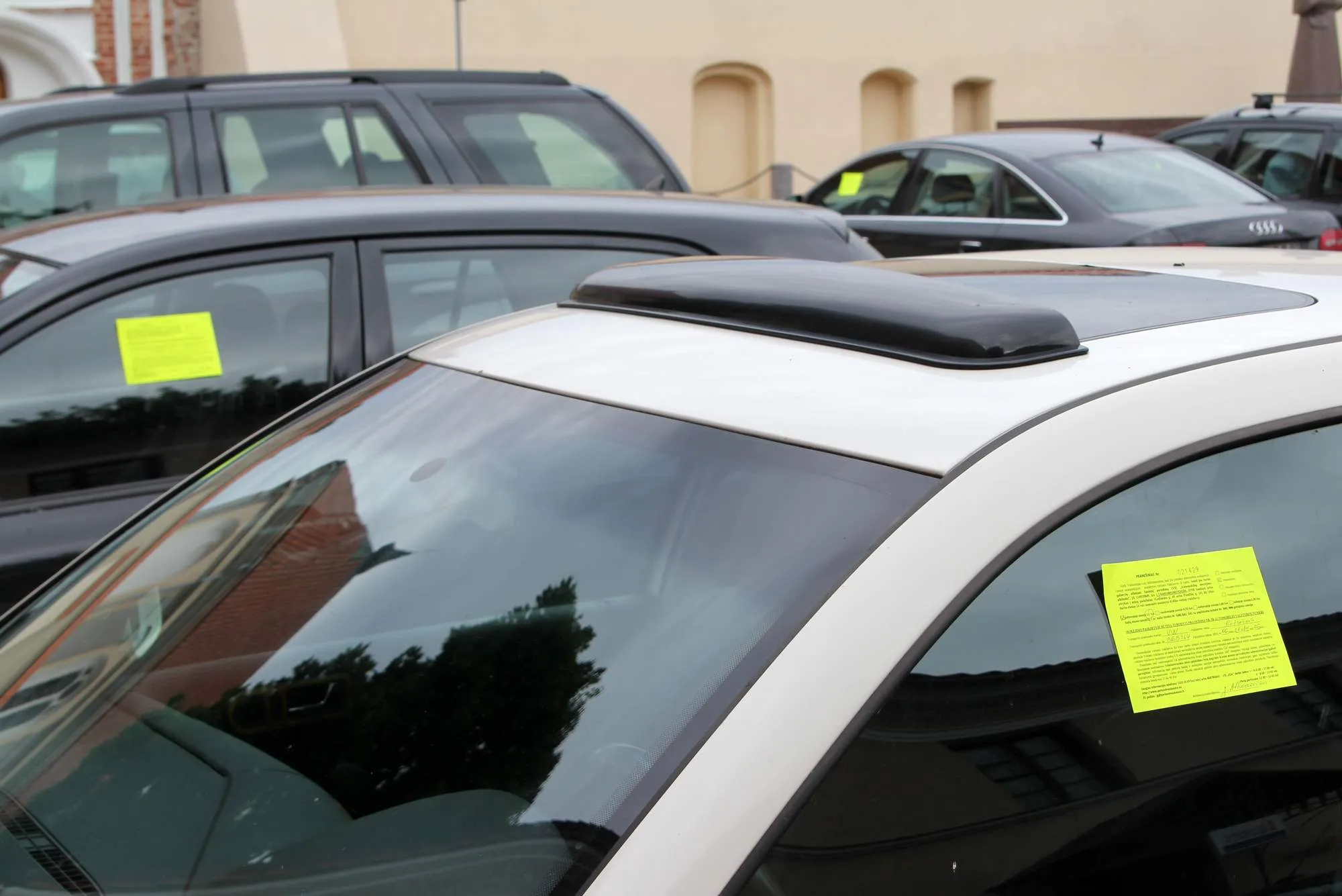 Mokamas automobilių stovėjimas Kaune