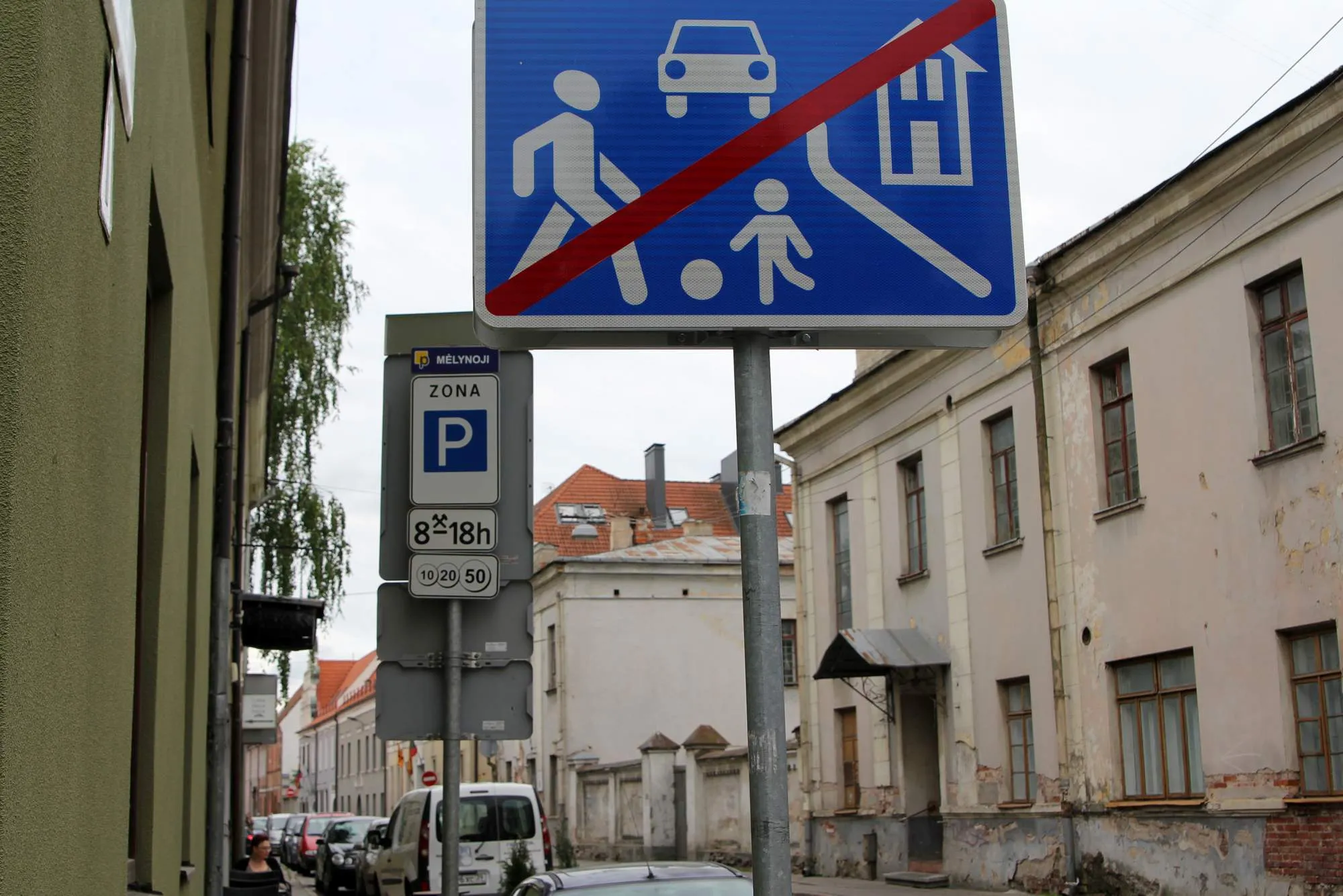 Mokamas automobilių stovėjimas Kaune