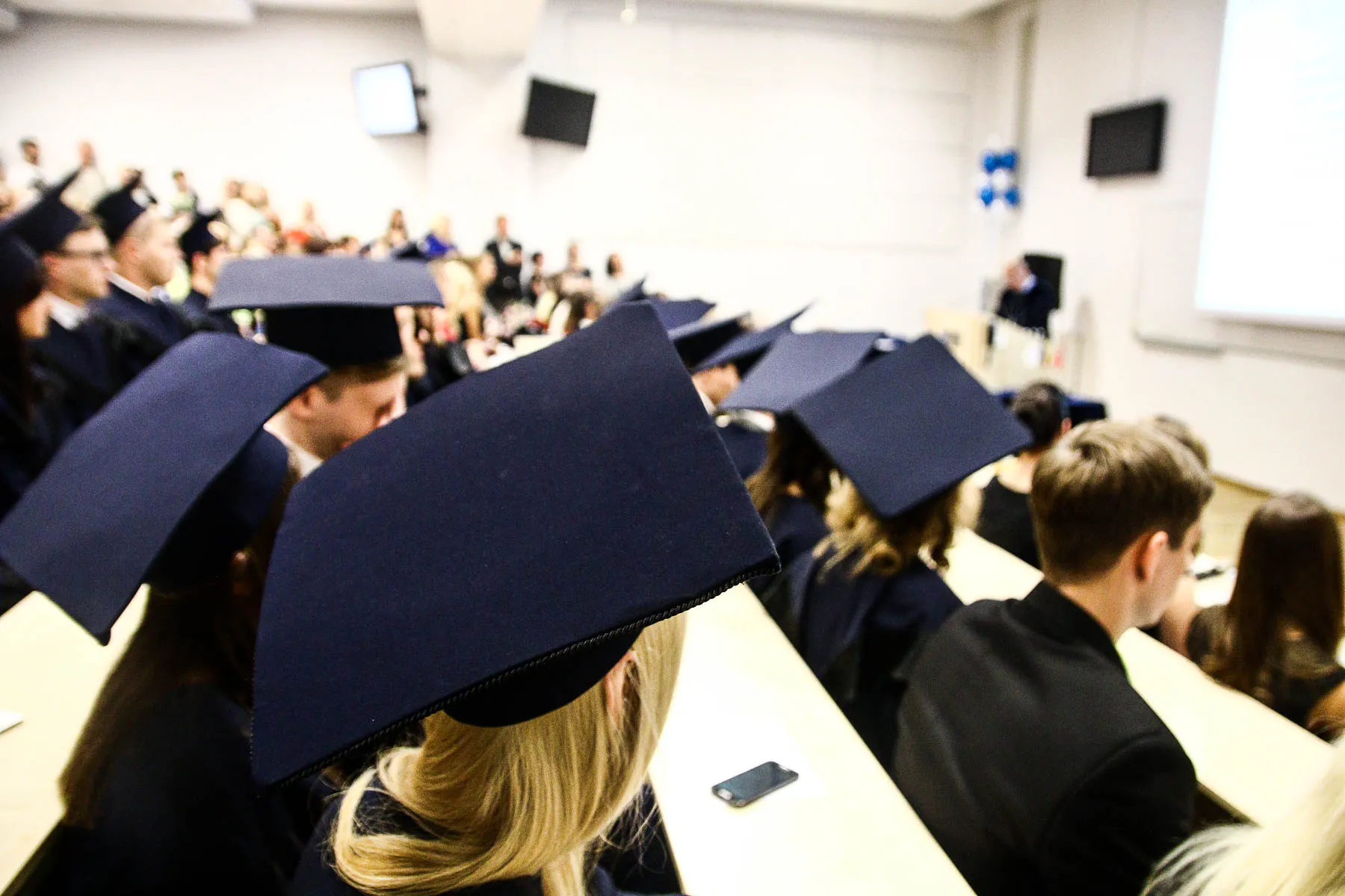 ISM bakalaurų įteikimai