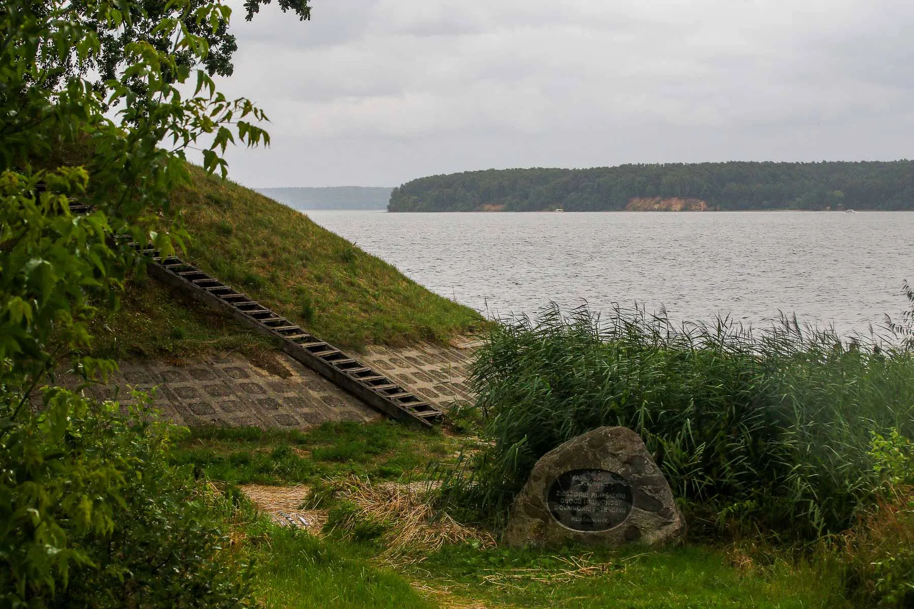 Vieškūnų piliakalnis alsuoja marių dvasia