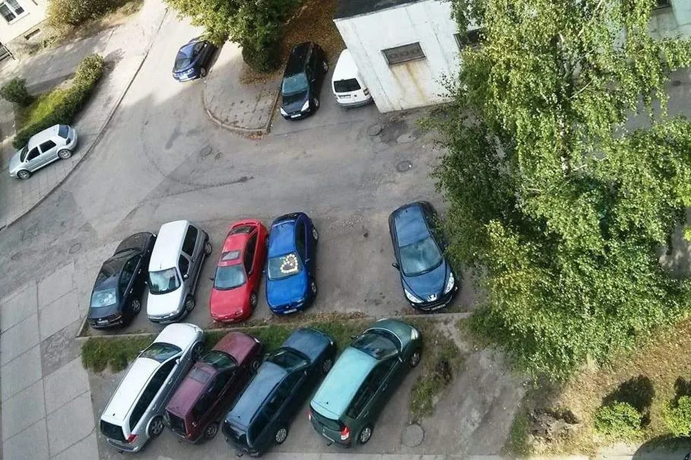 Kauniečių radiniai ant automobilių