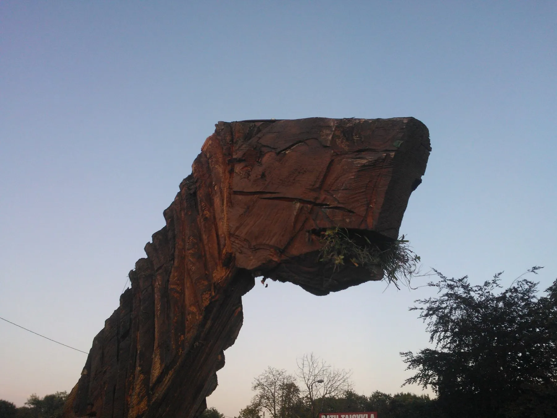 Paminklas J. Mačiuliui prie Vi-ojo forto