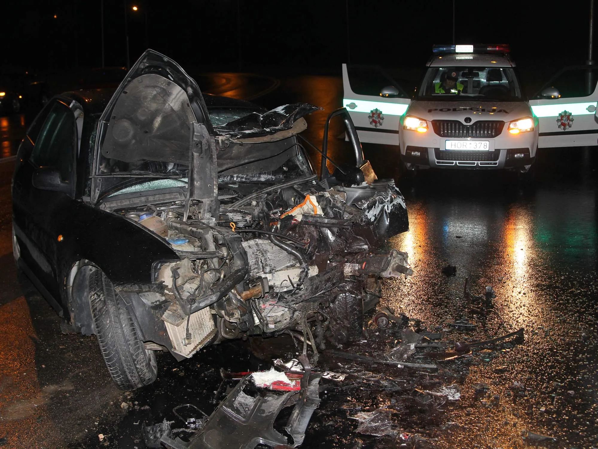 Audi ir keleivinio autobuso avarija