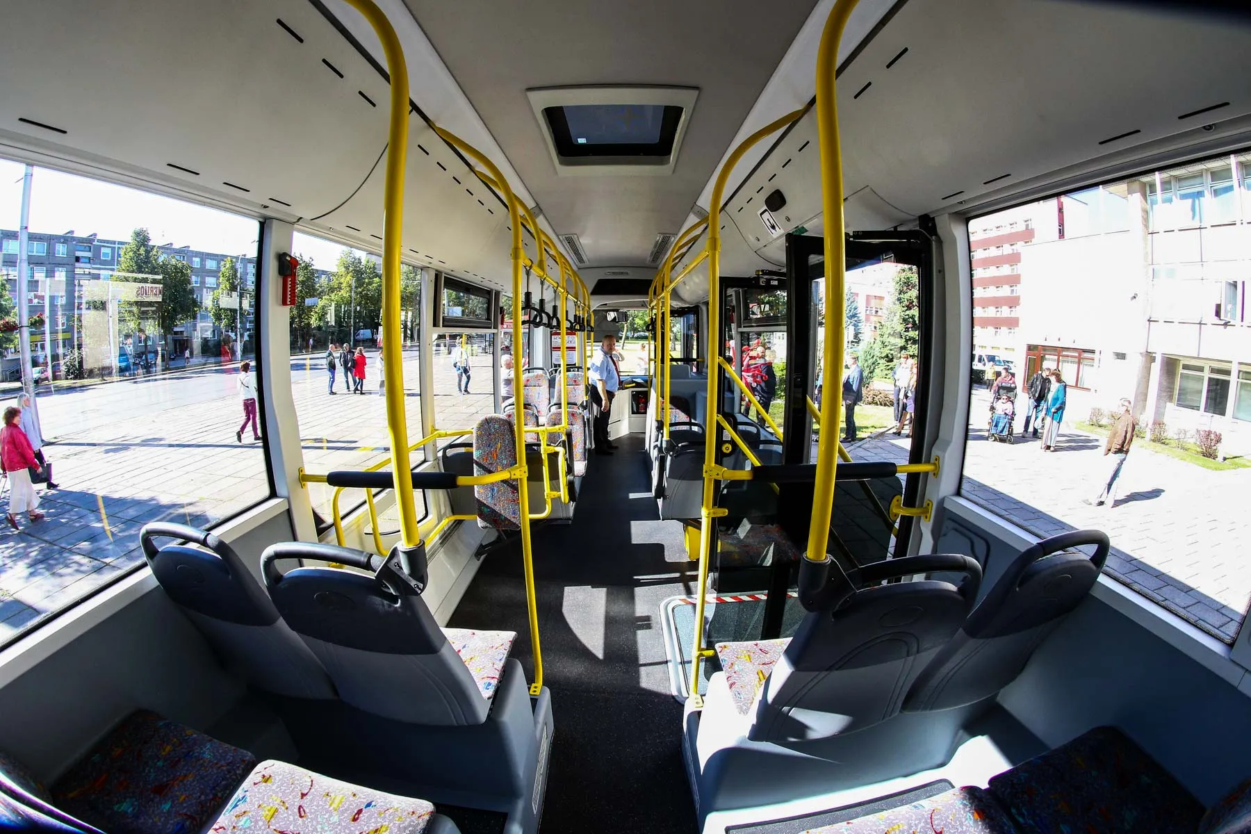 Pristatytas naujas žemagrindis autobusas