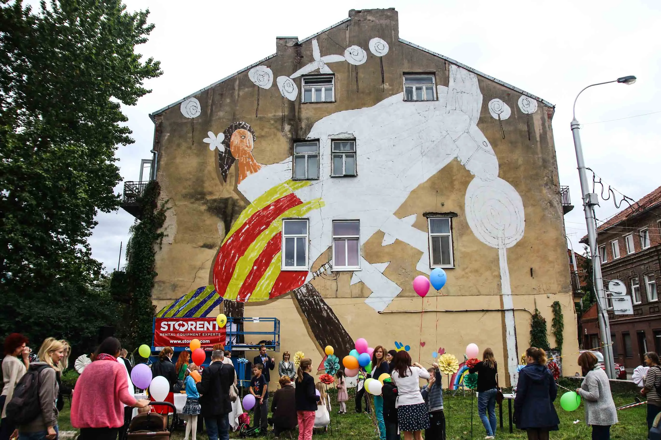 Septynmetės piešinys ant pastato sienos