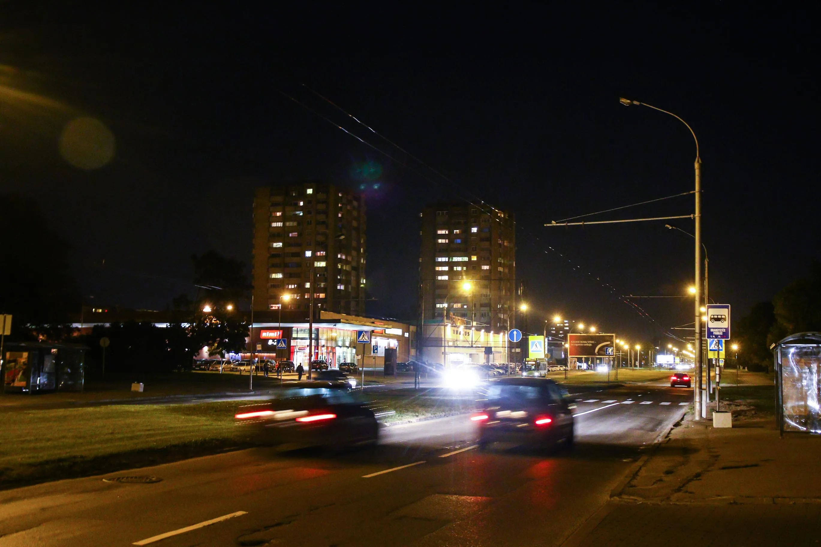 Neapšviesta perėja V. Krevės pr