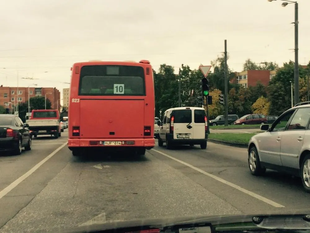 Autobuso vairuotojai pažeidinėja KET