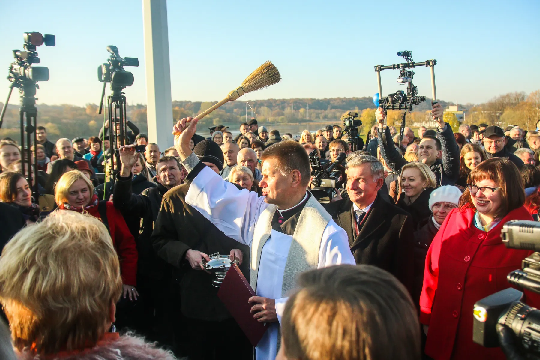 Panemunės tilto atidarymas kunigas šventinimas