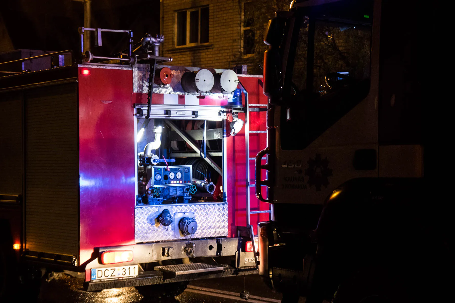 Gaisras Sukilėlių prospekte, ugniagesiai