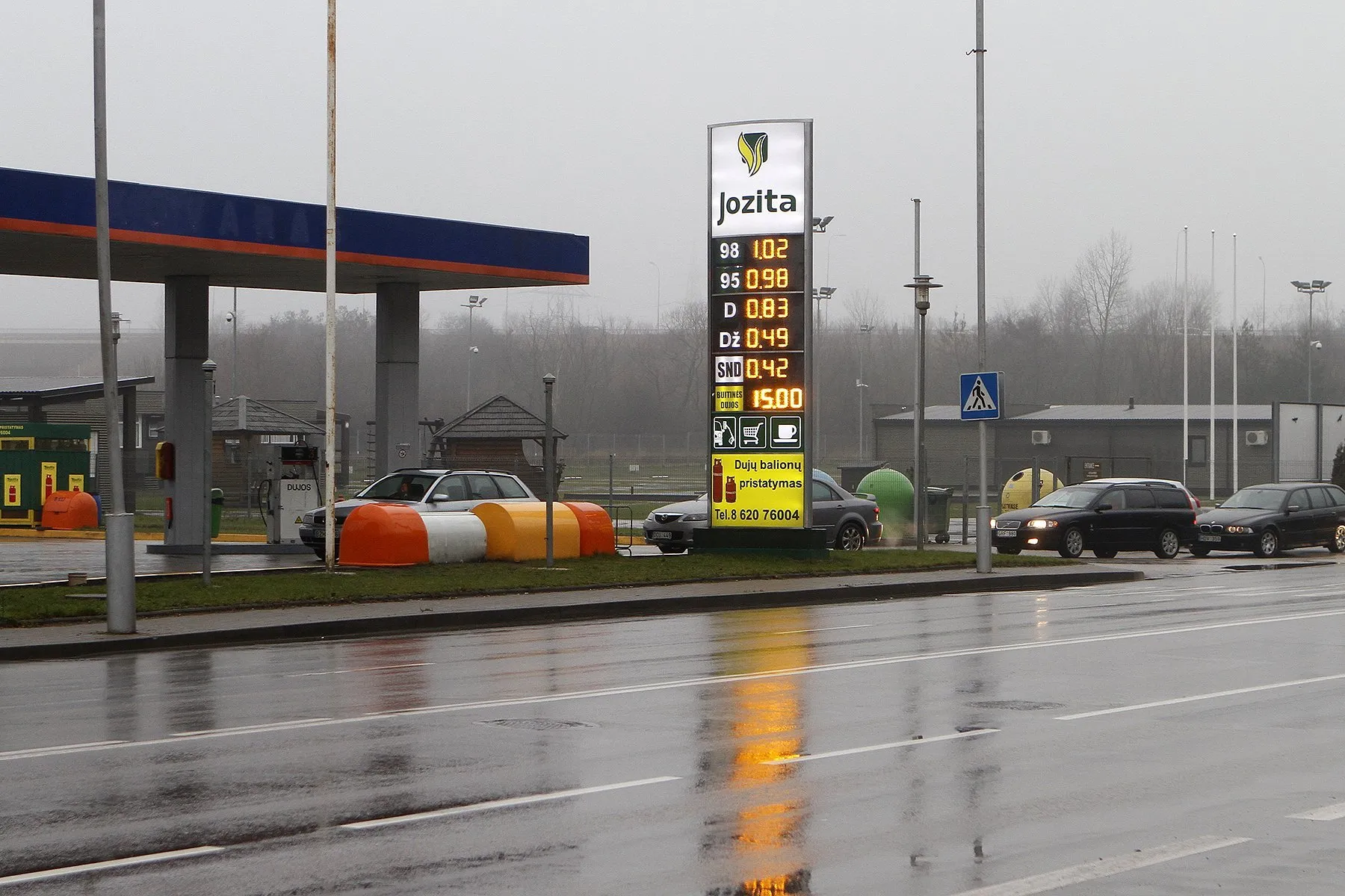 Kaune del vartotojų kovoja dvi degalinės