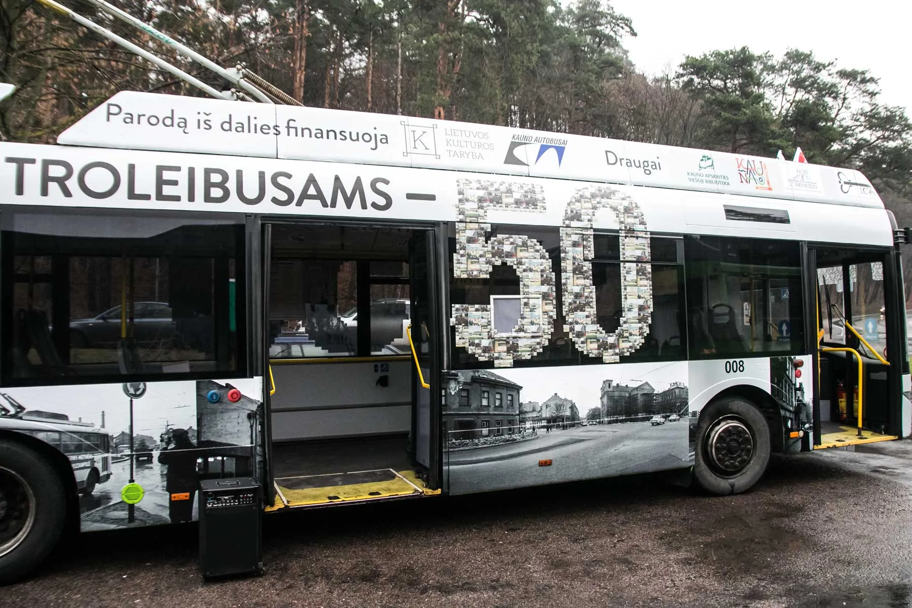 Troleibuse įrengta Kauno miesto muziejaus paroda