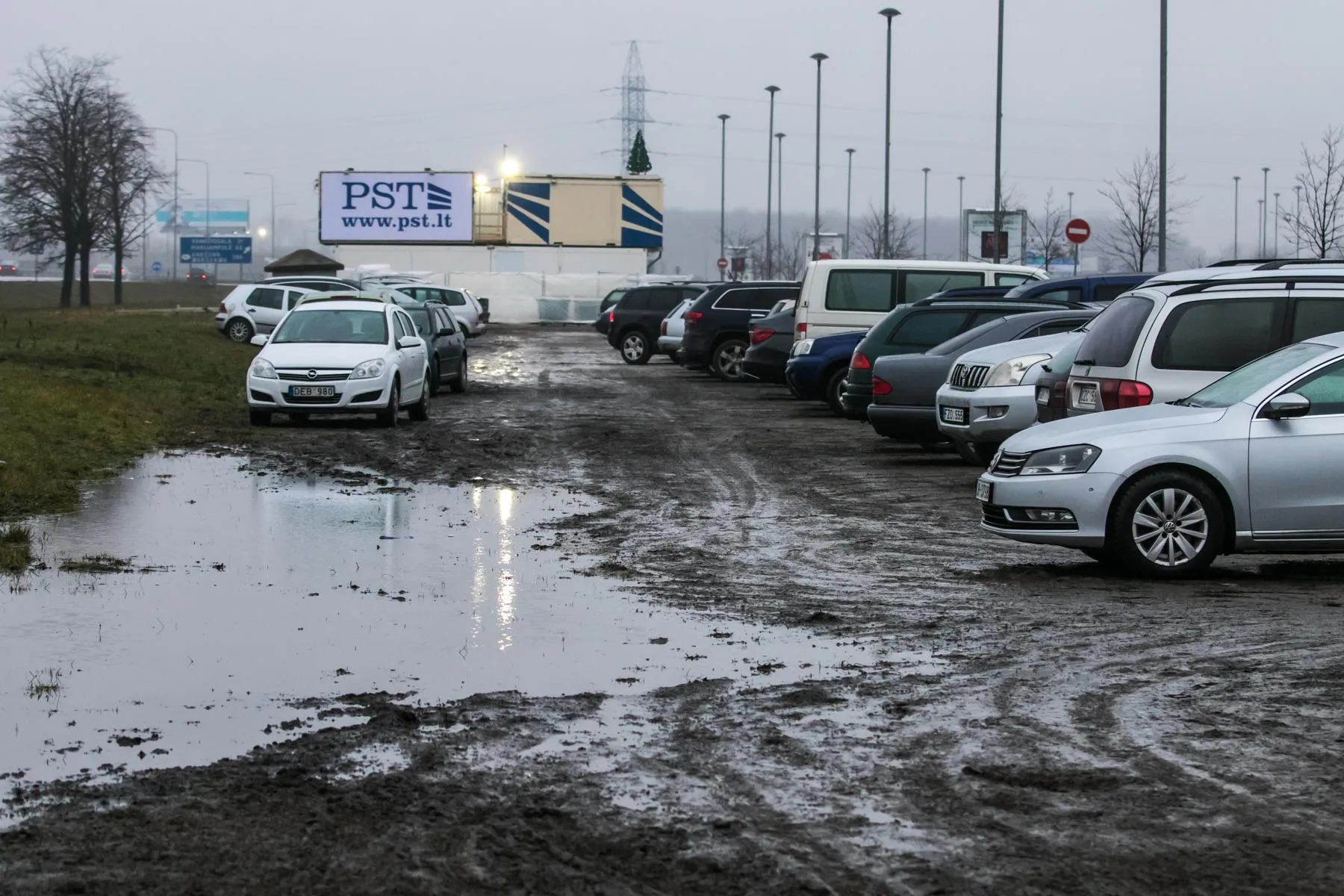 Prie PLC "MEga" kauniečius pasitinka purvynas