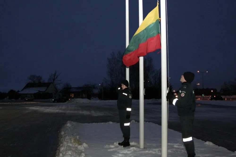 Policijos kursantai kels vėliavą