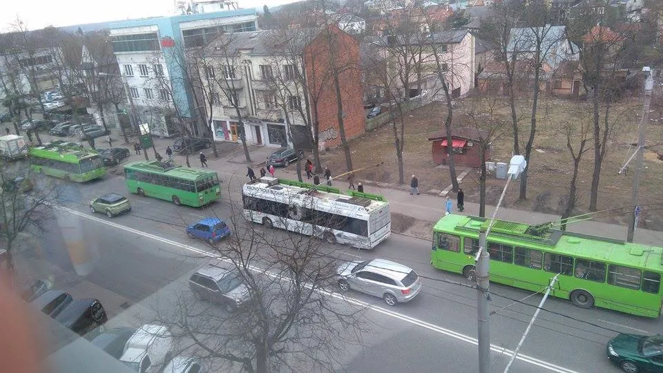 Sutriko troleibusų eismas