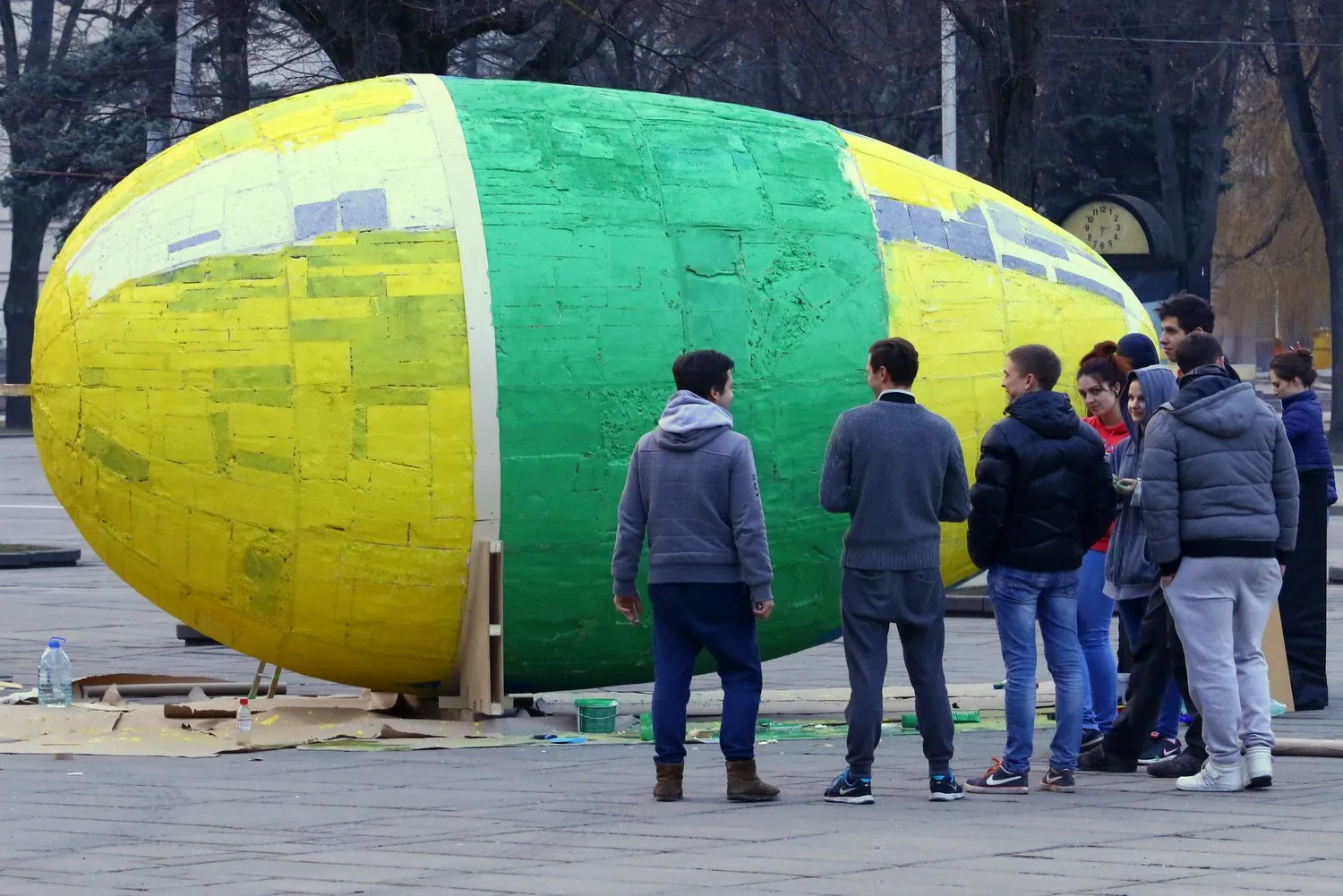 Milžiniško margučio dažymas