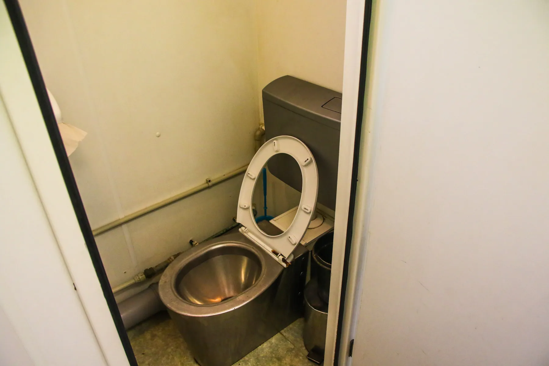 Siūlo vietoj "auksinio" tualeto pastatyti memorialinę lentą