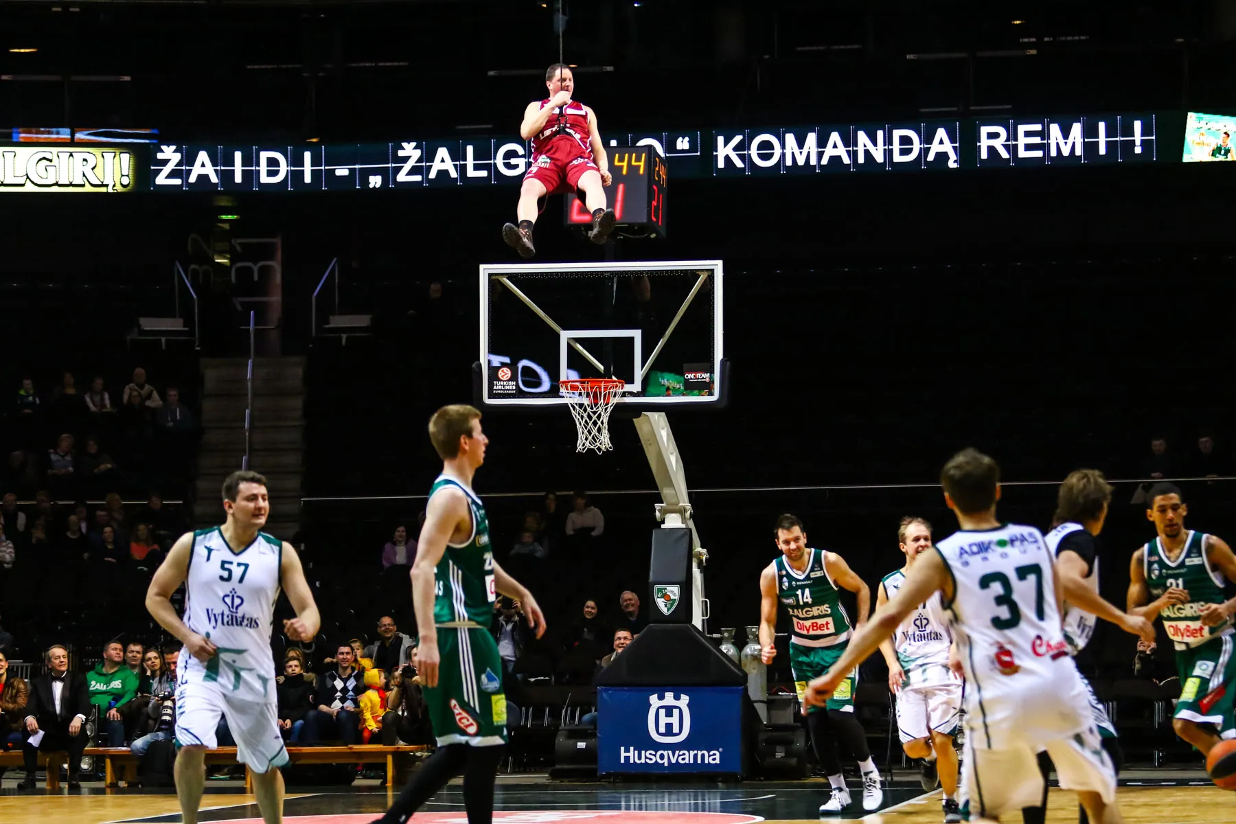 Teatralų ir Kauno "Žalgirio" varžybos