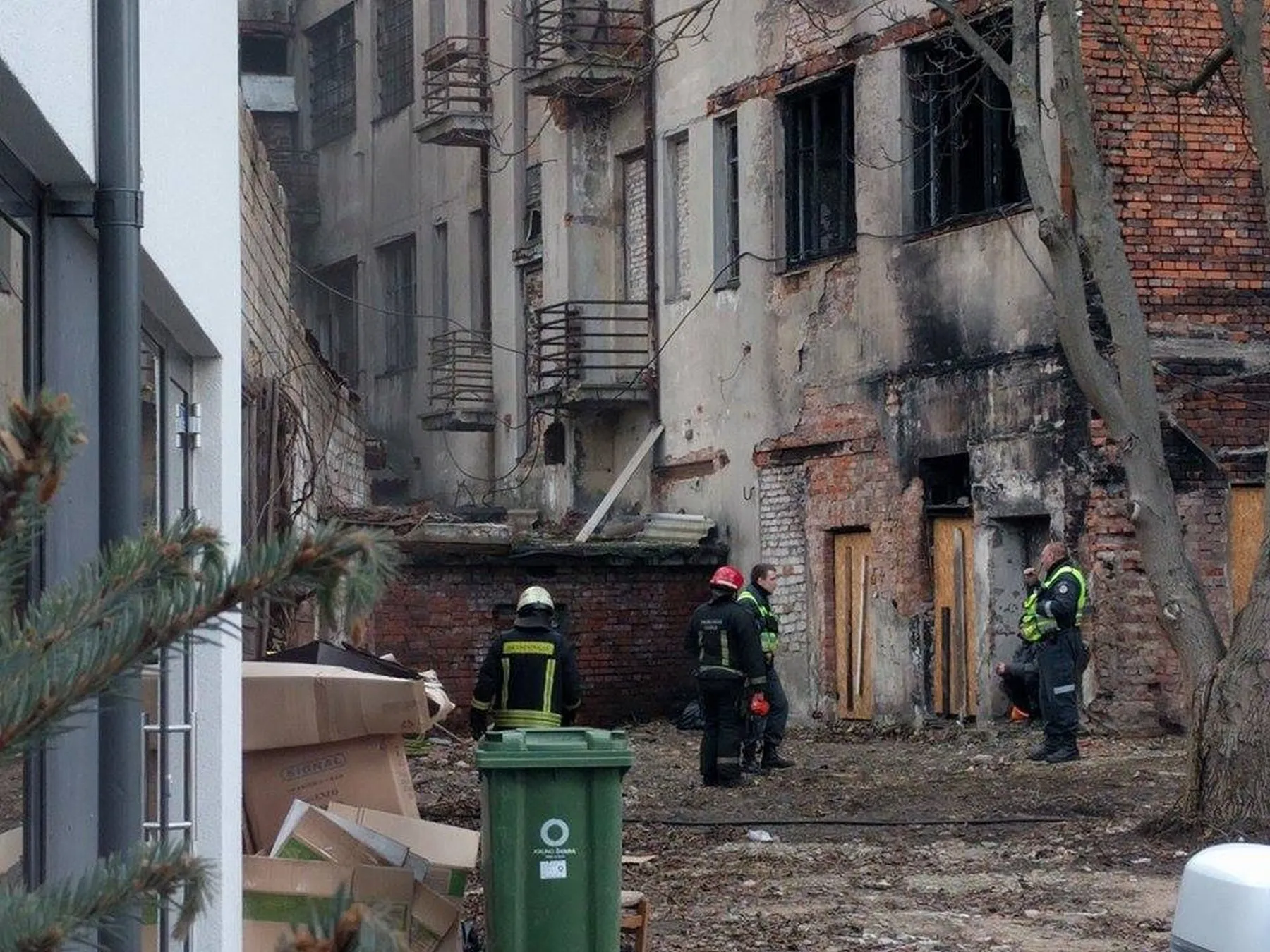 Kauniečiai užfiksavo apleisto pastato padegėją