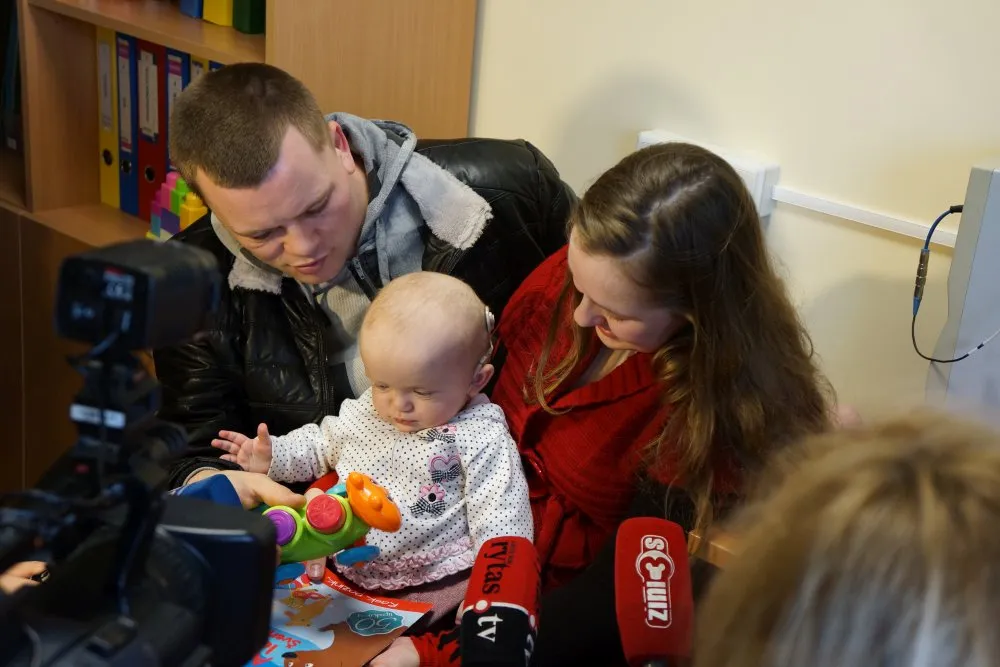 Jauniausia pacientė su tėvais