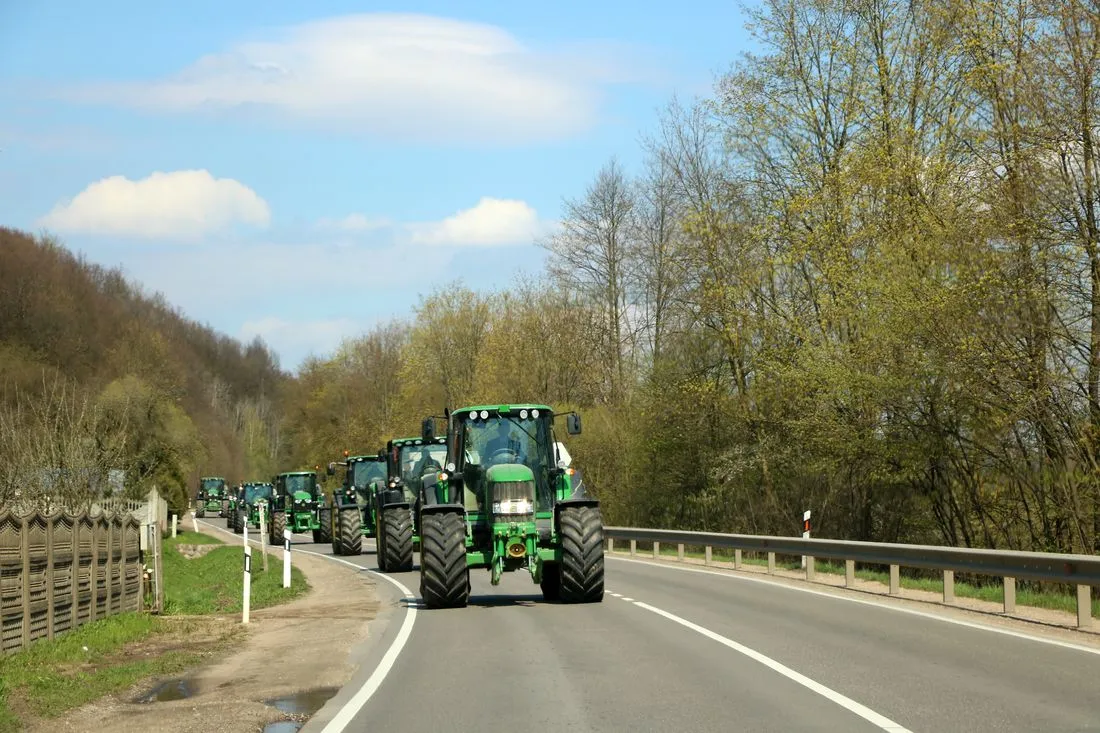 Traktorių parvairavimas į Kauną