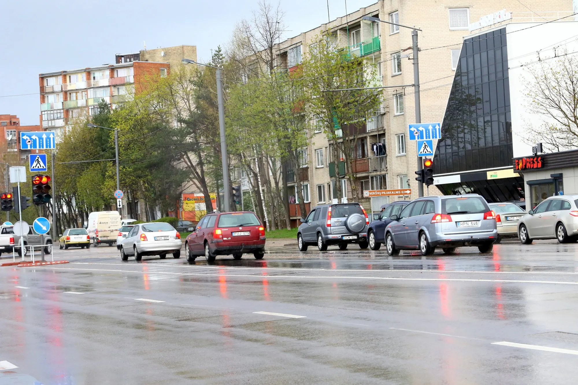 Naujas šviesoforas Raudondvario plente