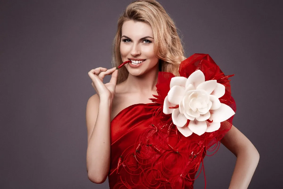 Suknelė dekoruota pipirais