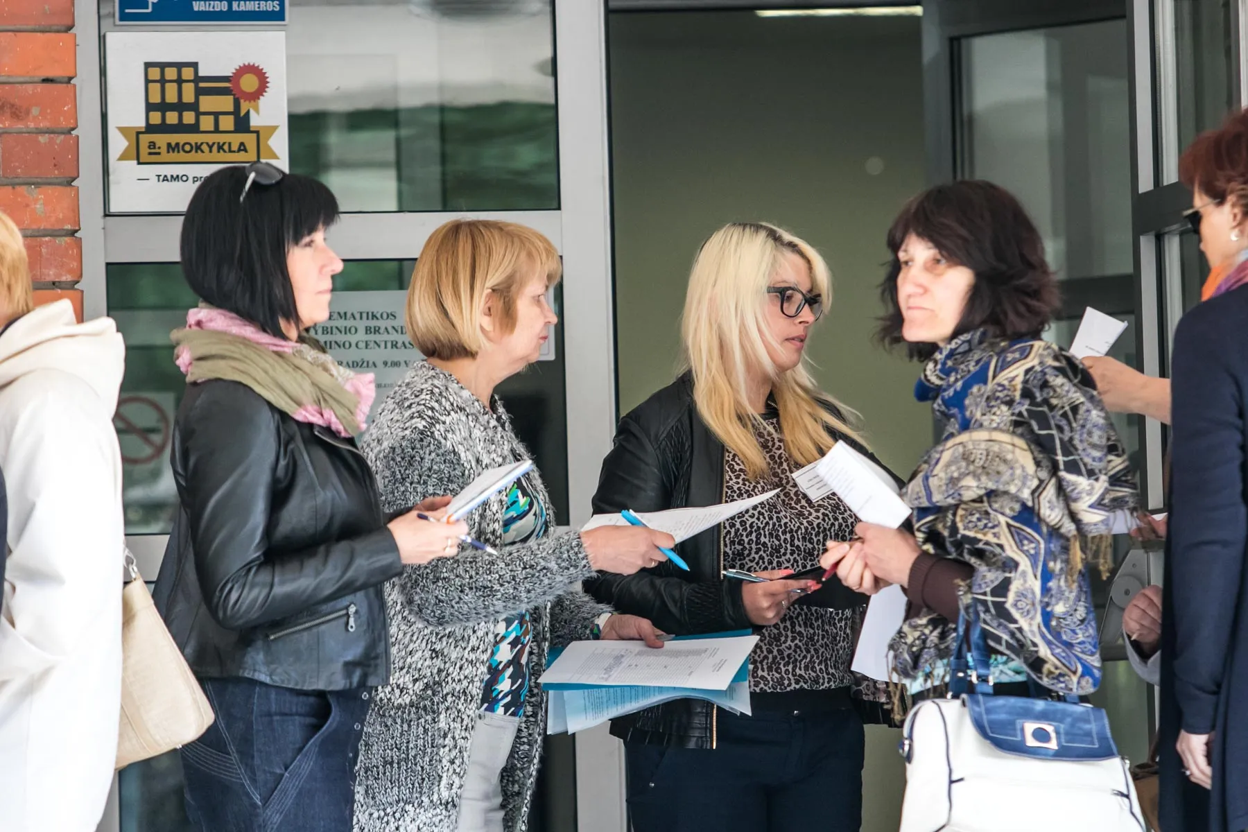 Mokiniai renkasi į matematikos egzaminą