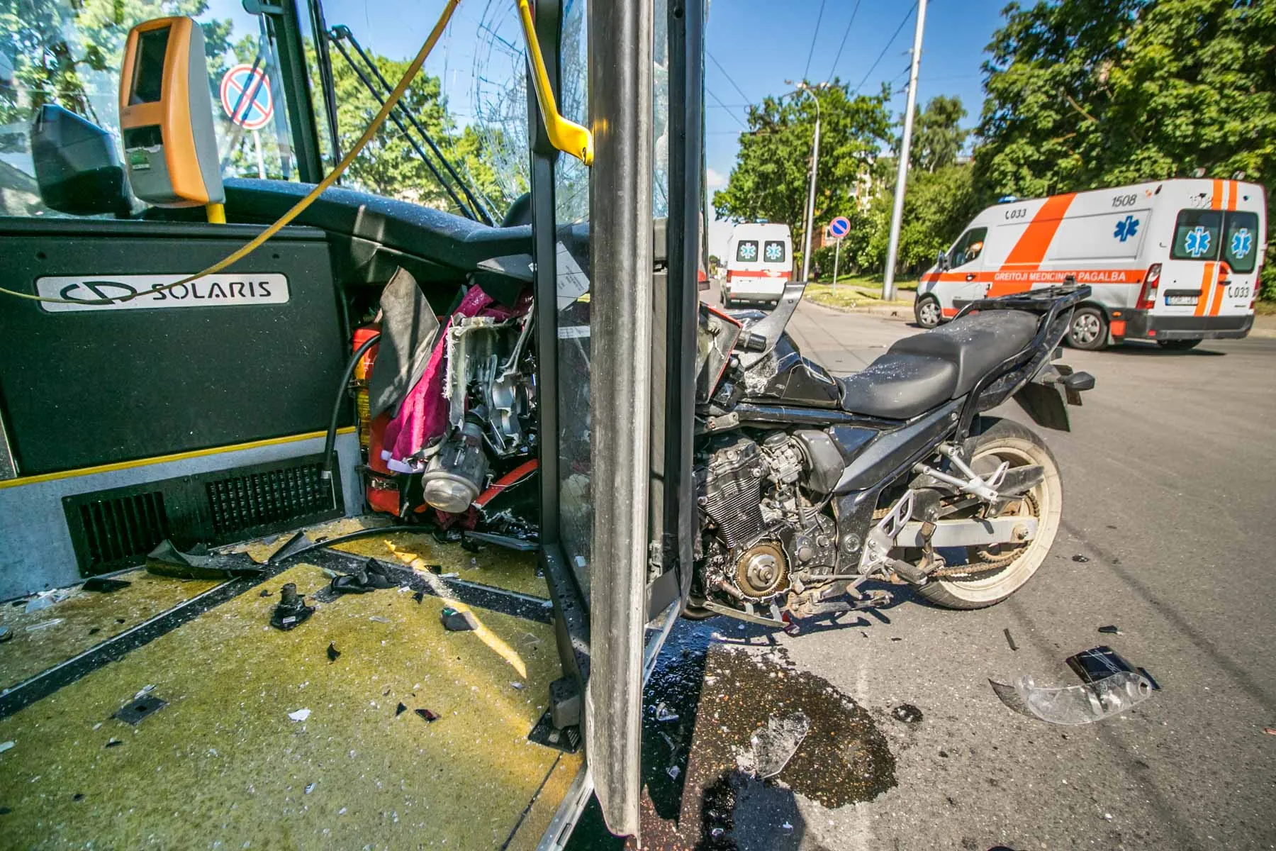 Motociklo ir autobuso avarija