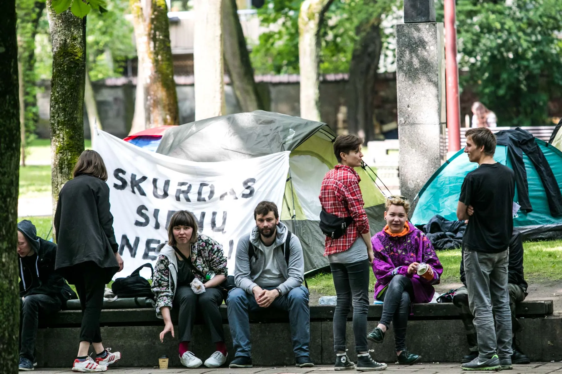 Protestuotojai įsikūrė miesto sode