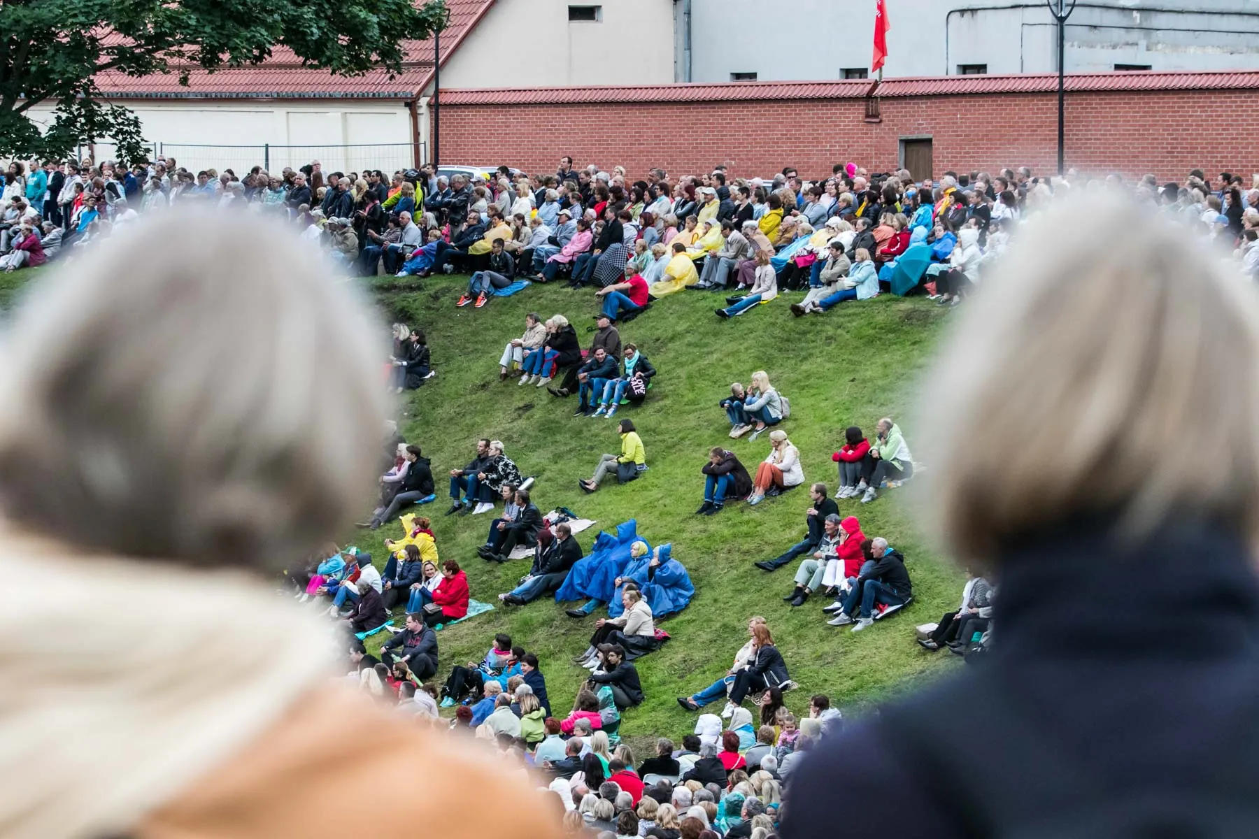 Himno giedojimas prie Kauno pilies