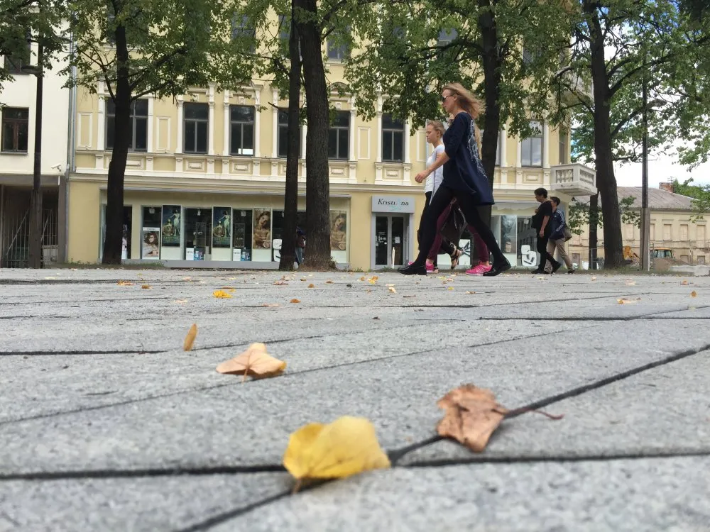 išbandė naują grindinį Laisvės alėjoje