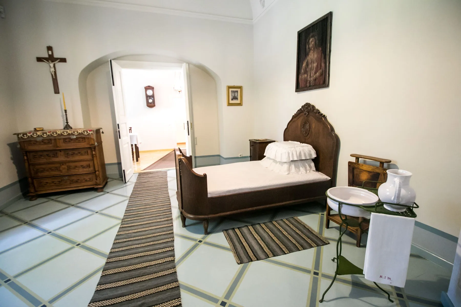 Restauruotas Maironio butas