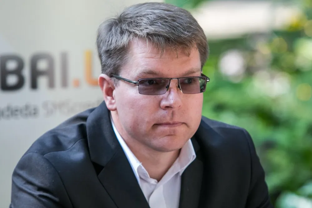 Zoologijos sode tvarkomas stumbrų aptvaras