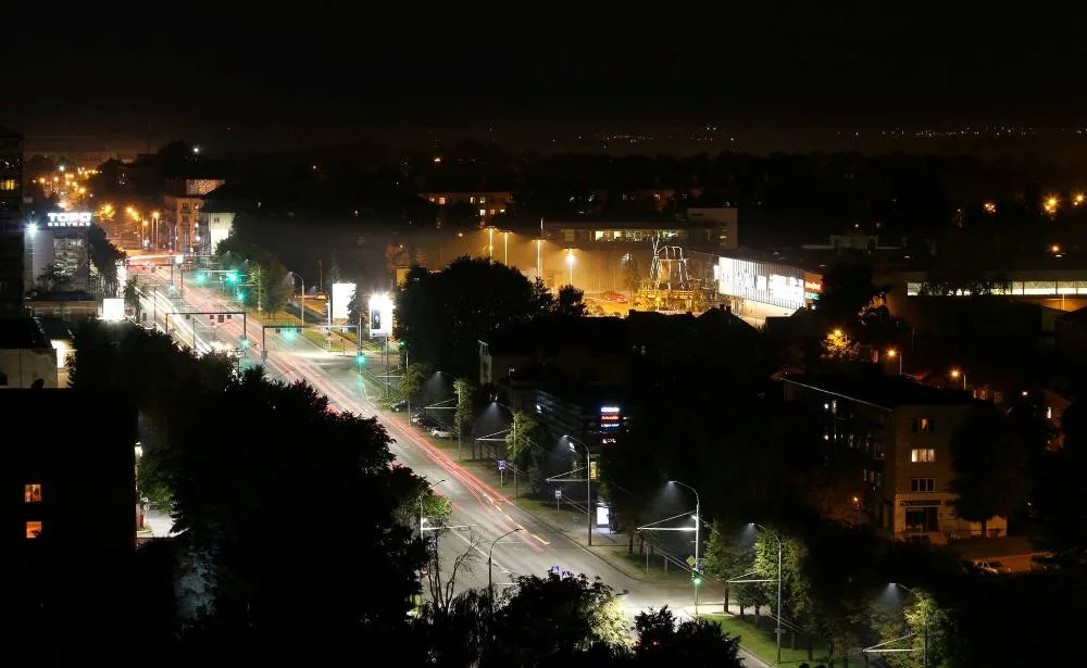 Savanorių prospektas ir Hyper Maxima naktį