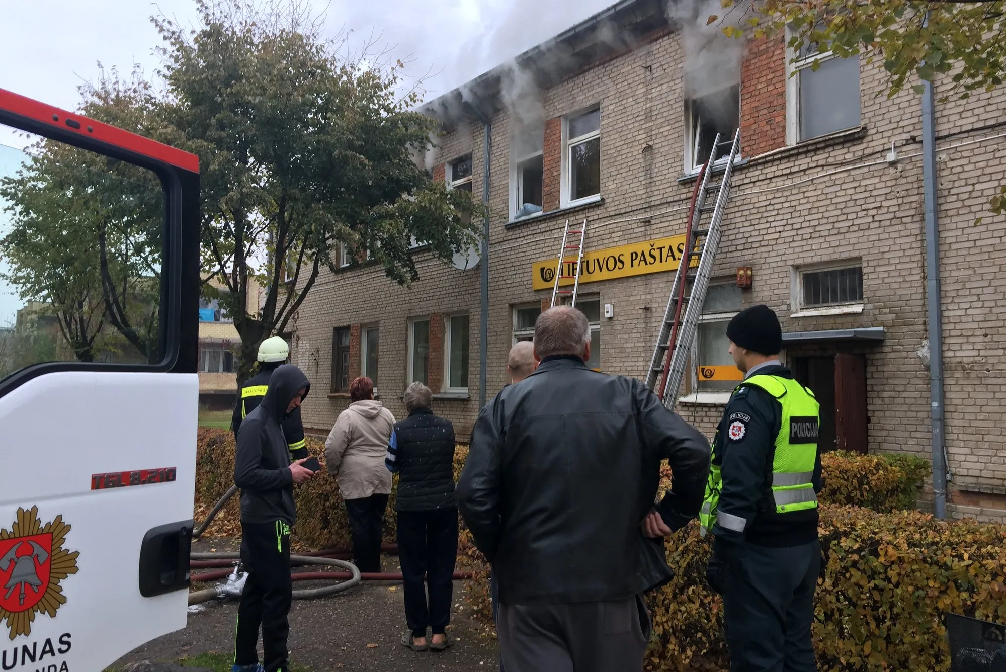 Gaisras daugiabutyje Rokuose