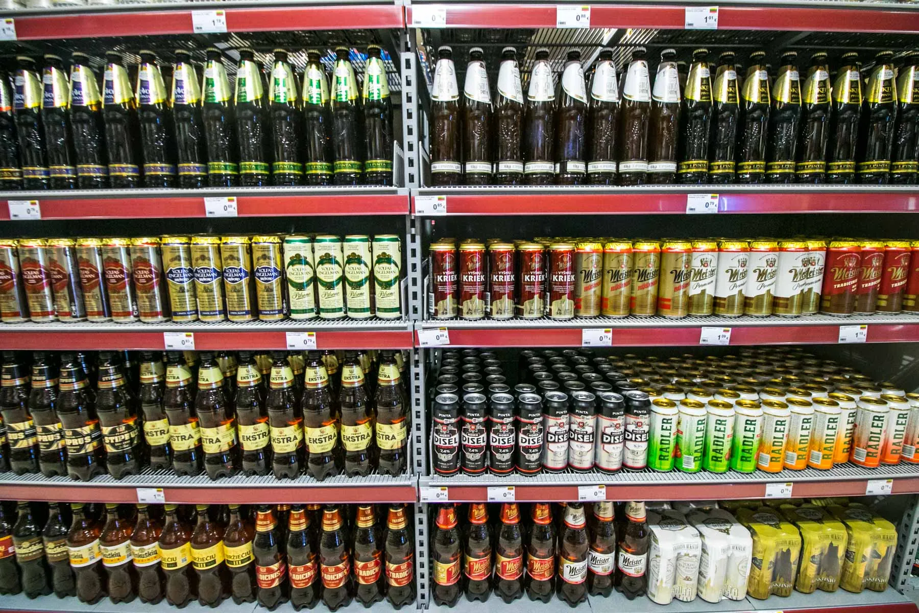 Alkoholis, alkoholiniai gėrimai parduotuvėje