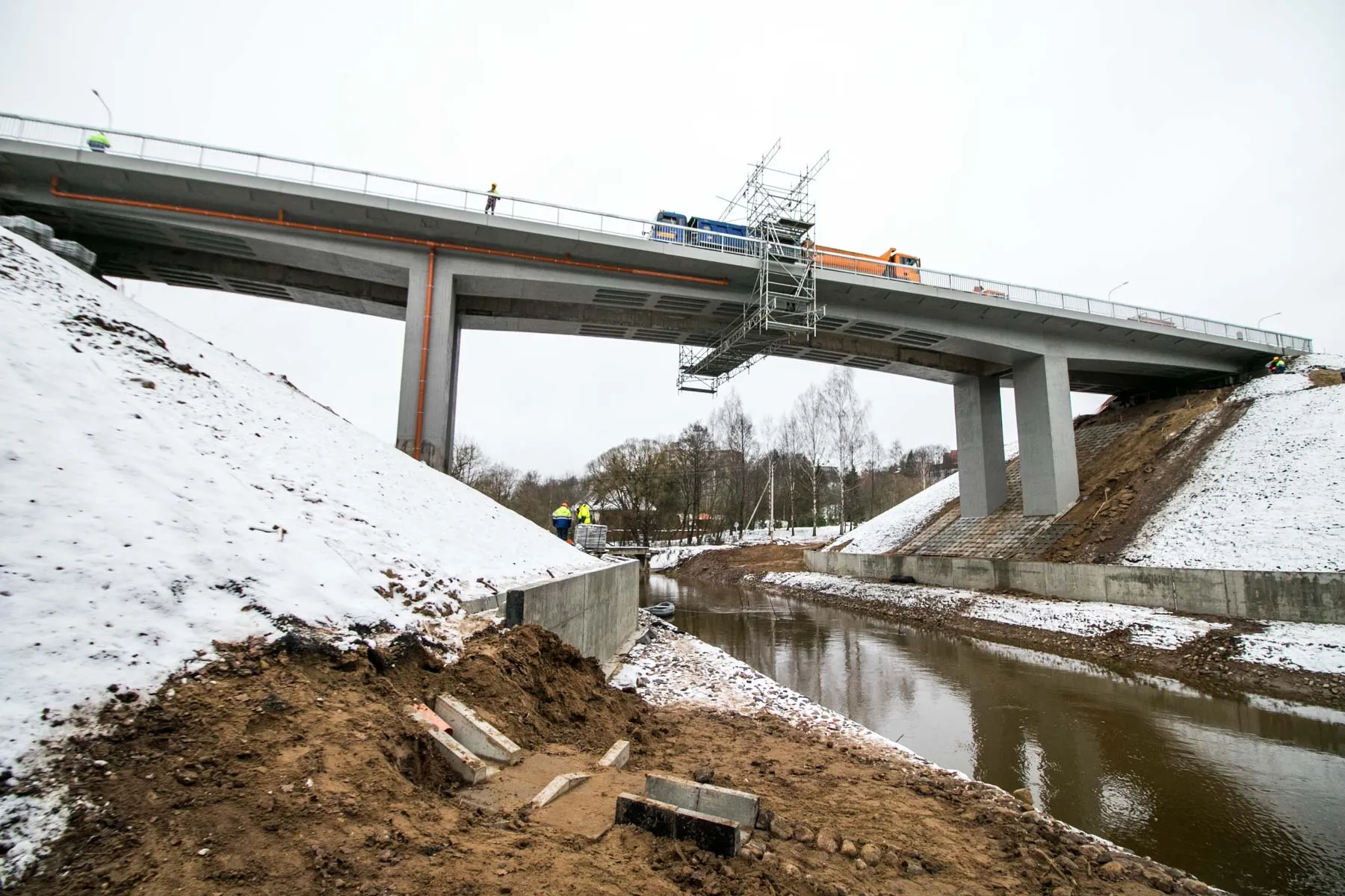 Tiltas per Jiesos upę