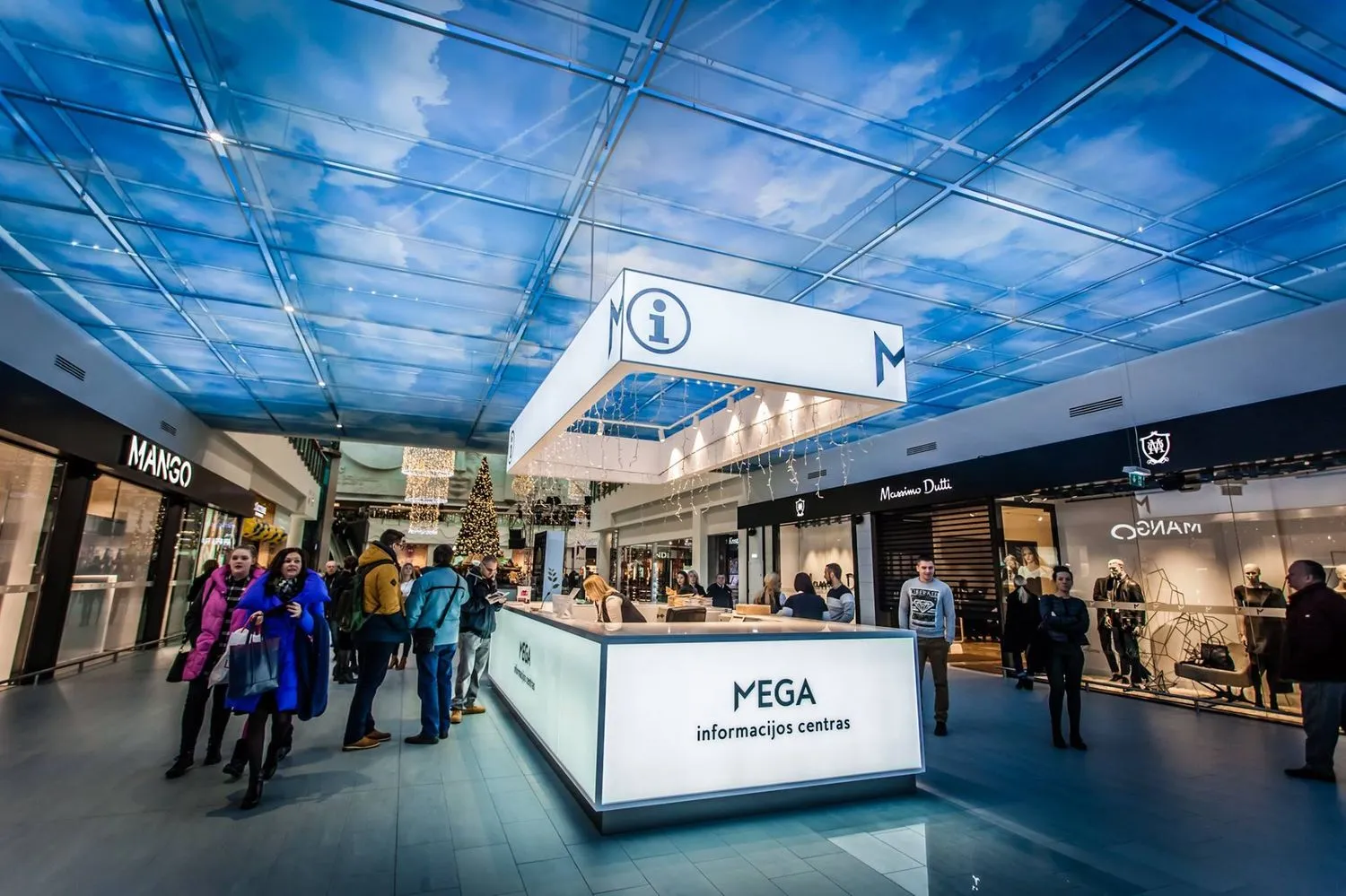 Atsinaujinęs prekybos centras "Mega"